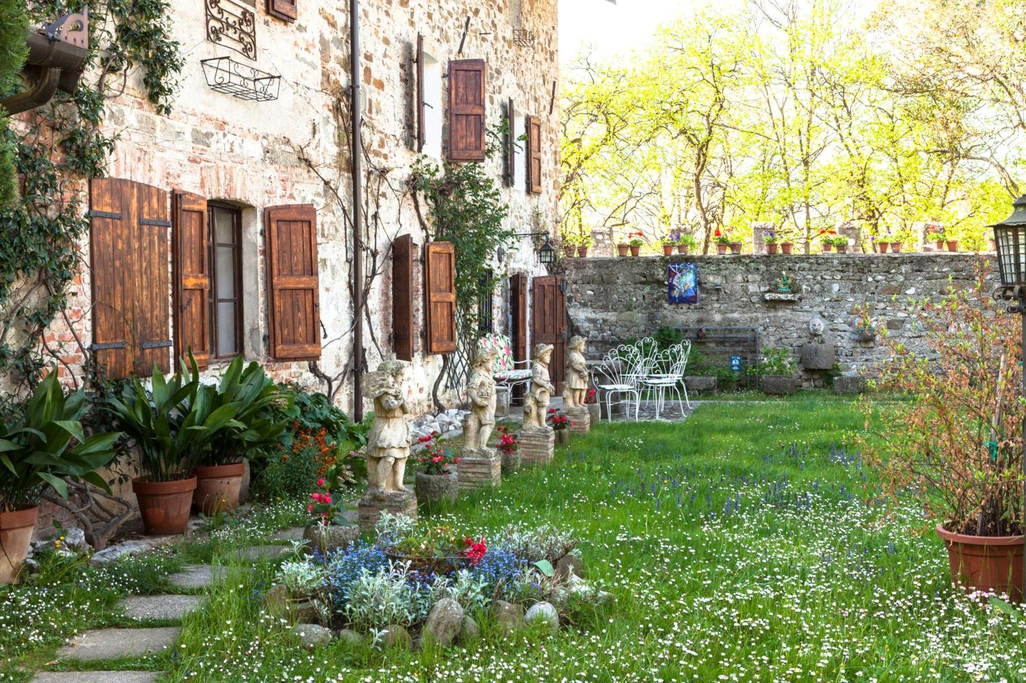 B&B La Casa Del Sole Manzano ภายนอก รูปภาพ