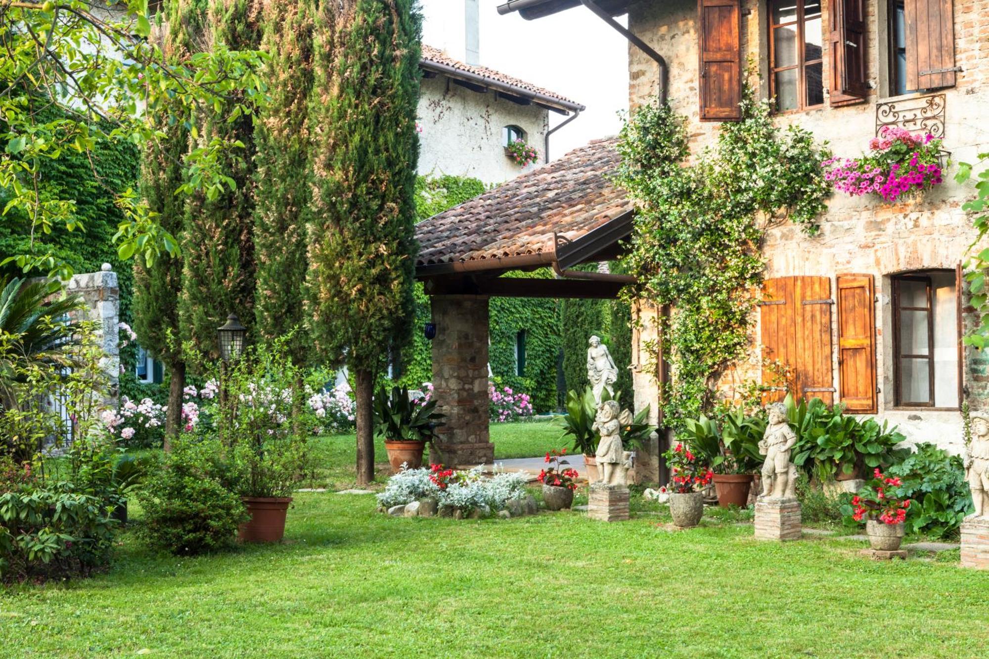 B&B La Casa Del Sole Manzano ภายนอก รูปภาพ