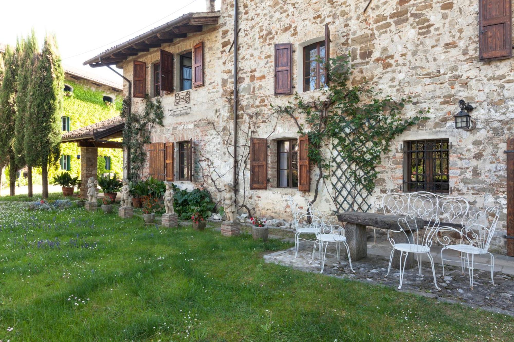 B&B La Casa Del Sole Manzano ภายนอก รูปภาพ