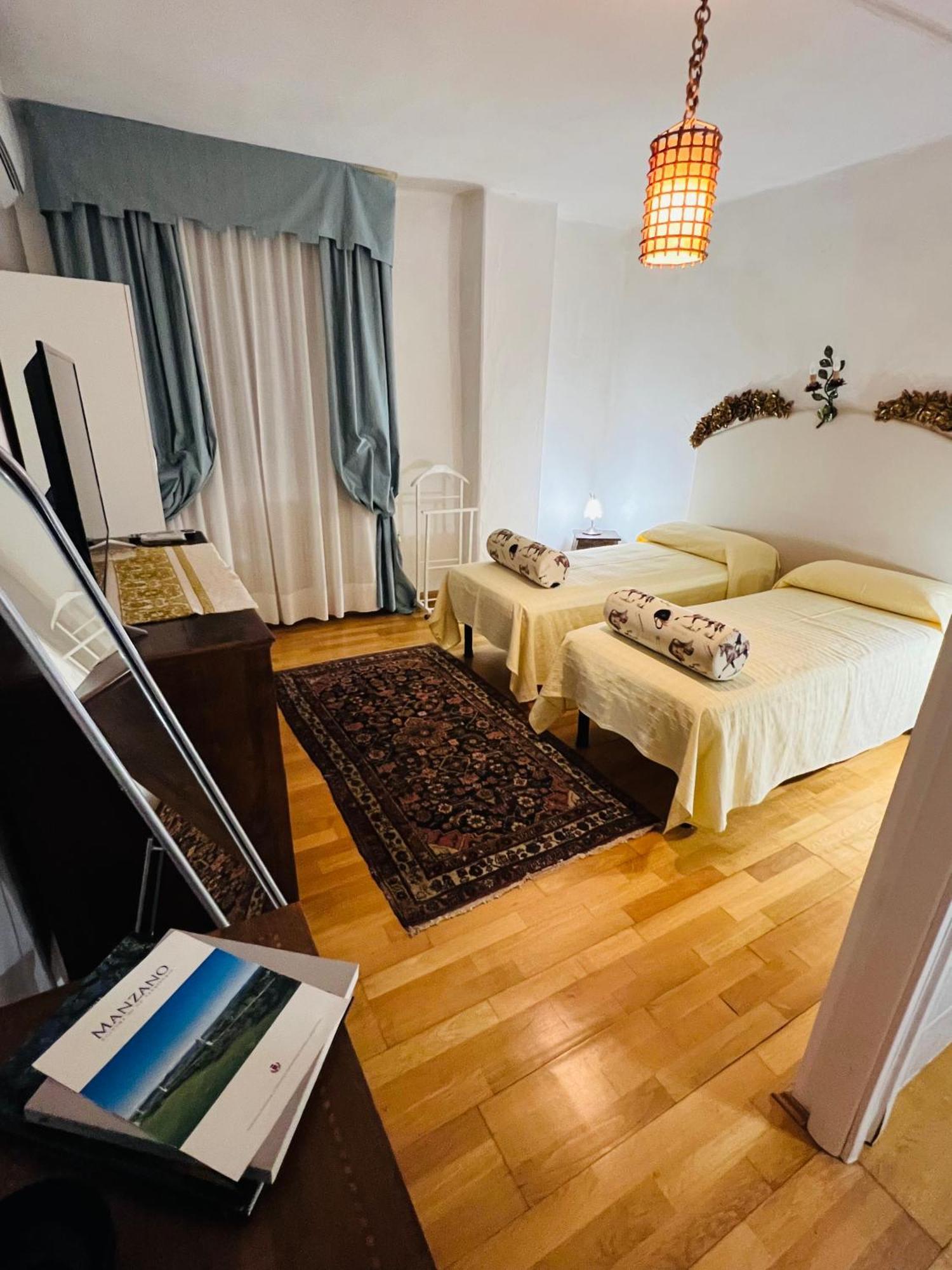 B&B La Casa Del Sole Manzano ภายนอก รูปภาพ